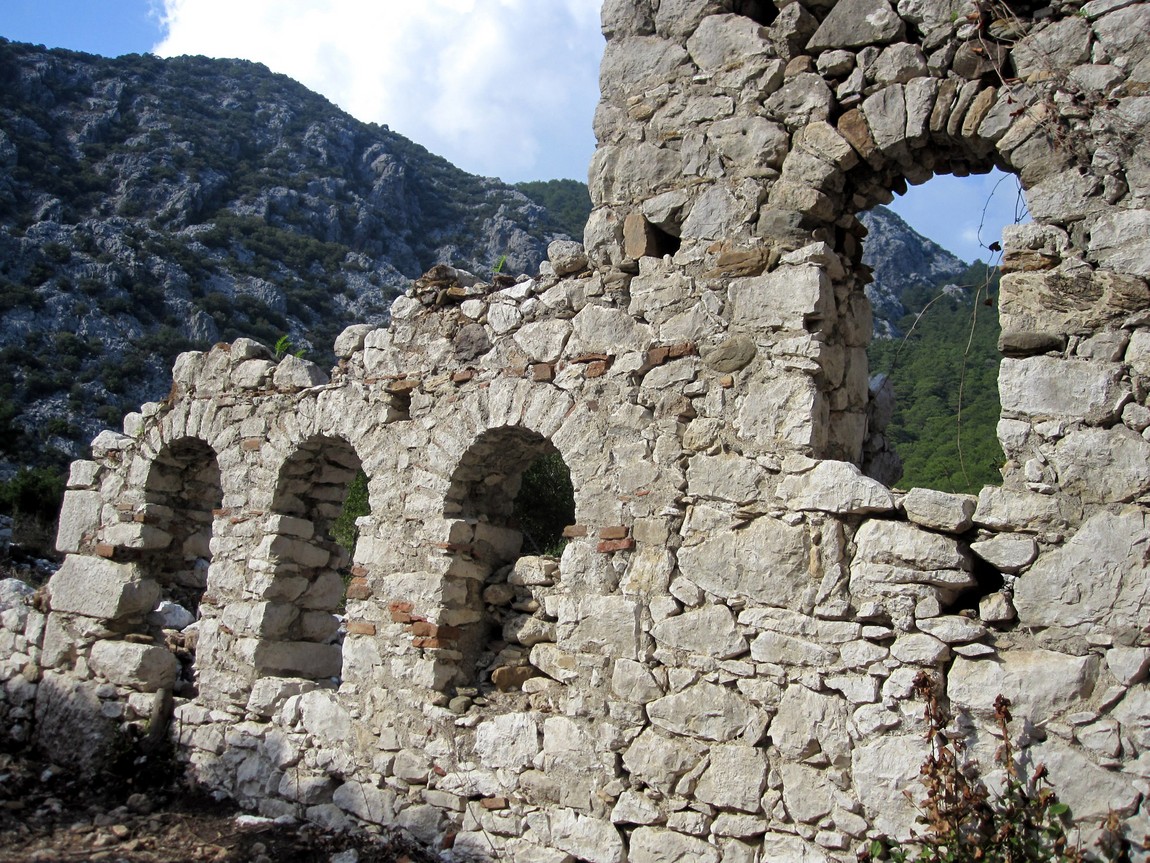 руины города Олимпос в Кемере